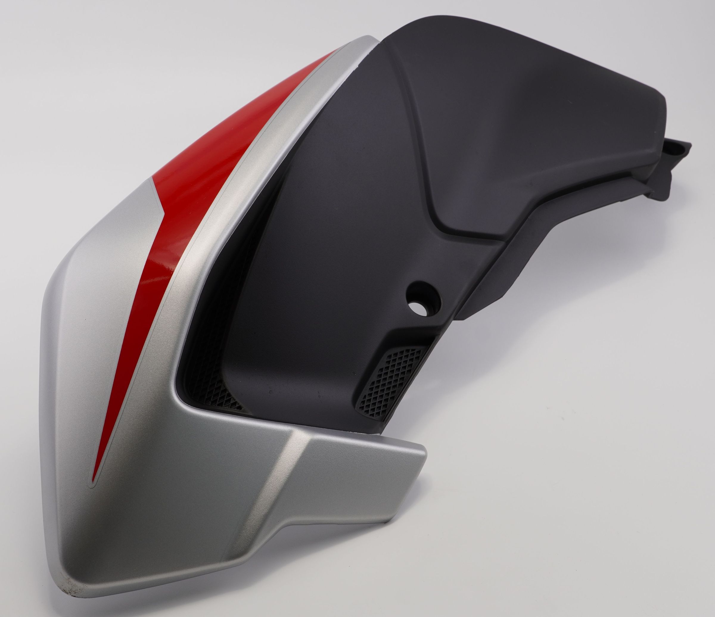 Пластик бака левый SILV MATT+ R RED DEC 52JF2326 BAJAJ