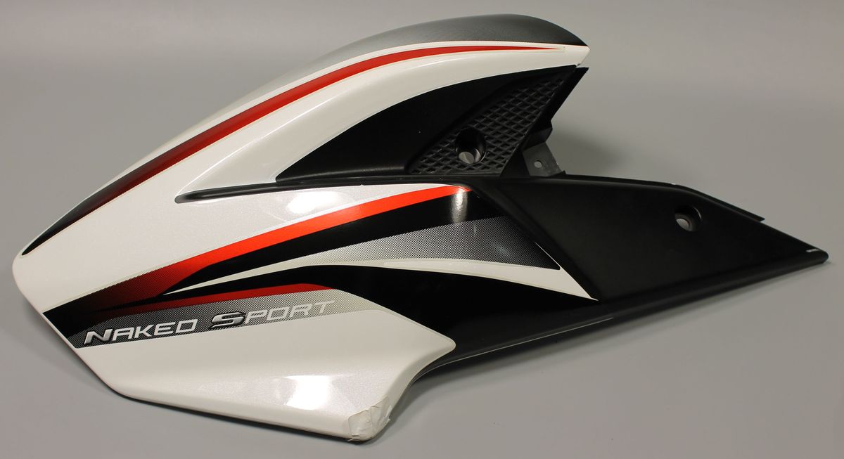 Пластик бака левый, белый с наклейкой 52JL0220 BAJAJ