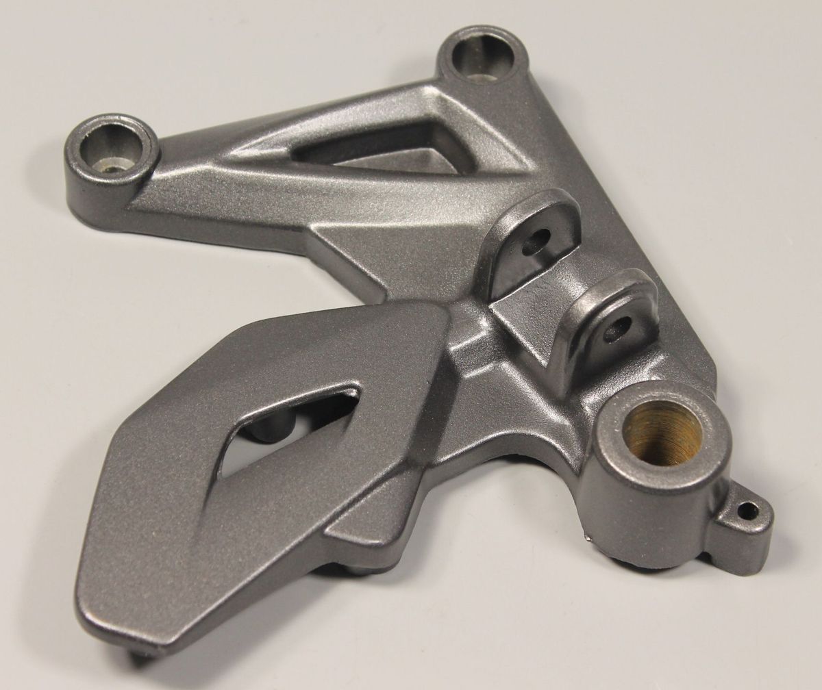 Кронштейн подножки передний, правый 56JL3Y1Y BAJAJ