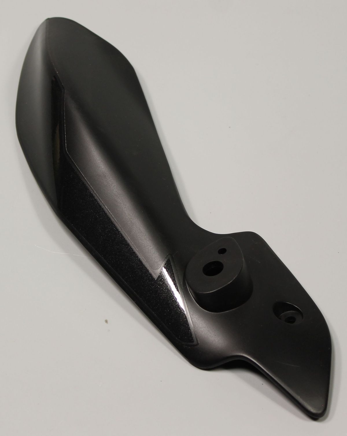 Пластик фары левый с черной наклейкой 52JL0927 BAJAJ