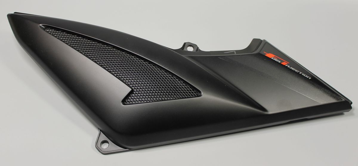 Пластик правый с черной наклейкой 52JL1059 BAJAJ