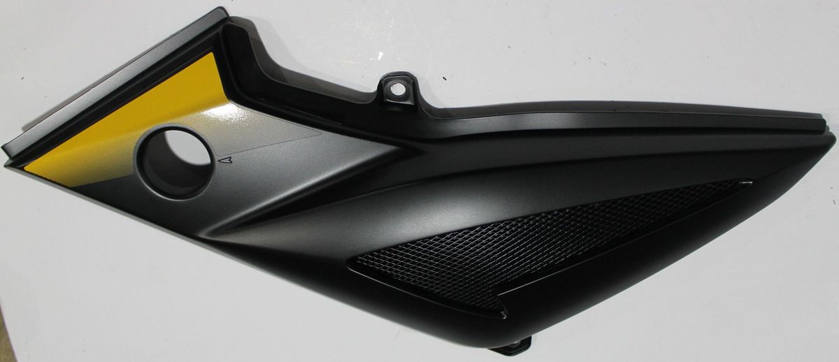 Пластик левый с желтой наклейкой 52JL0995 BAJAJ